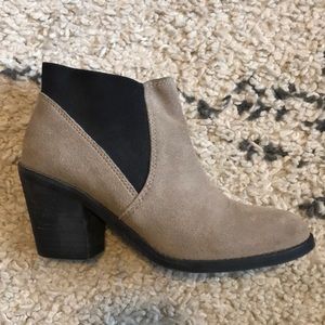 Block heel suede bootie